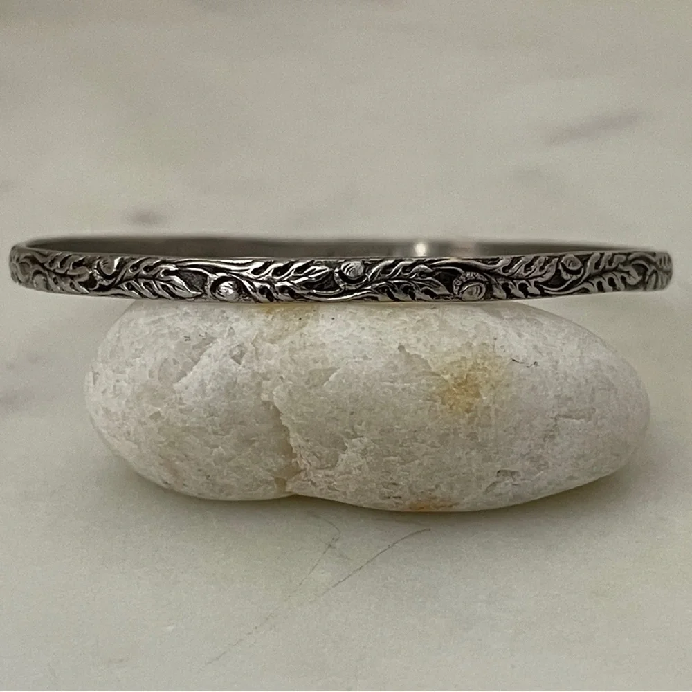 Monet vintage bangle. - Picture 1 of 7